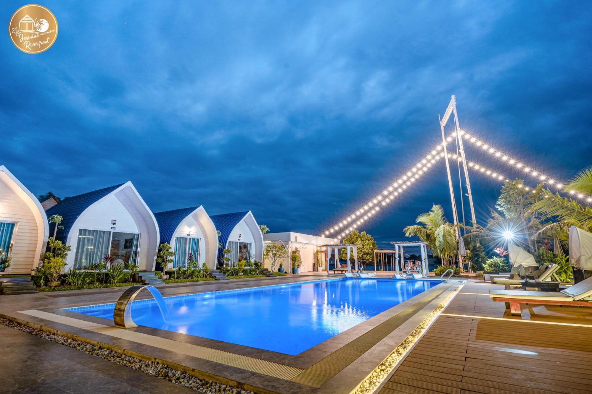 Hotel Jasmine River Front Kâmpôt Zewnętrze zdjęcie