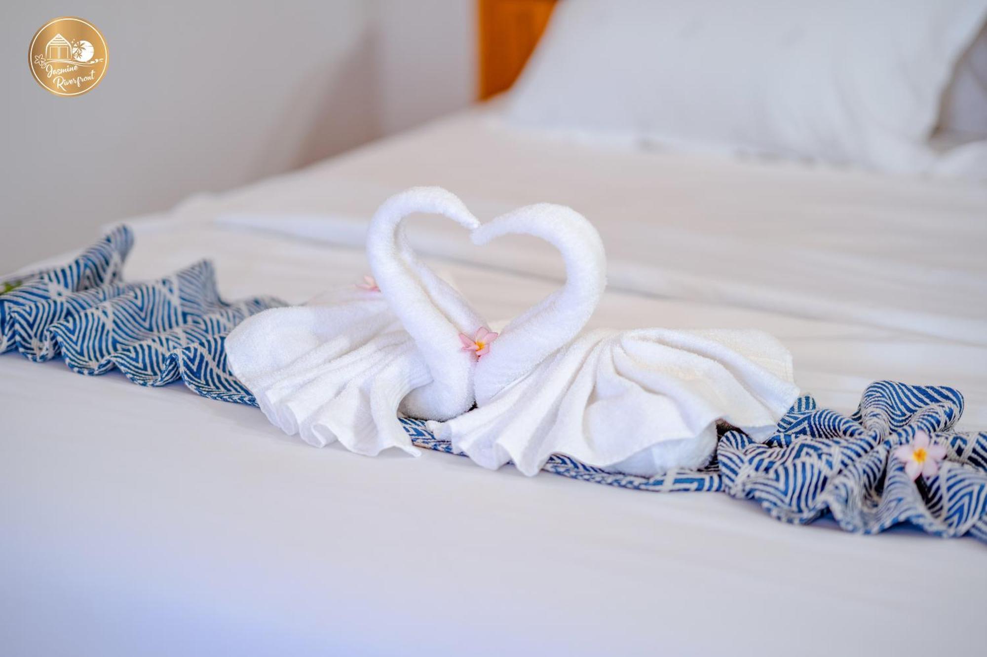 Hotel Jasmine River Front Kâmpôt Zewnętrze zdjęcie