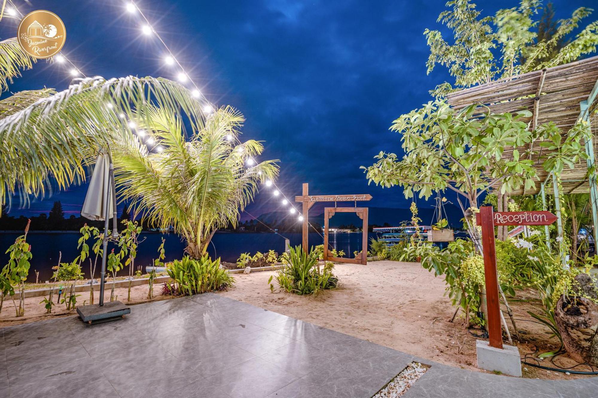 Hotel Jasmine River Front Kâmpôt Zewnętrze zdjęcie